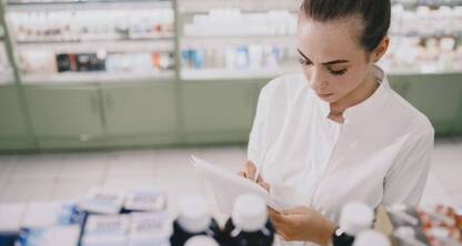 ¿Cómo mejoran los sistemas automatizados la precisión en el proceso de picking farmacéutico?